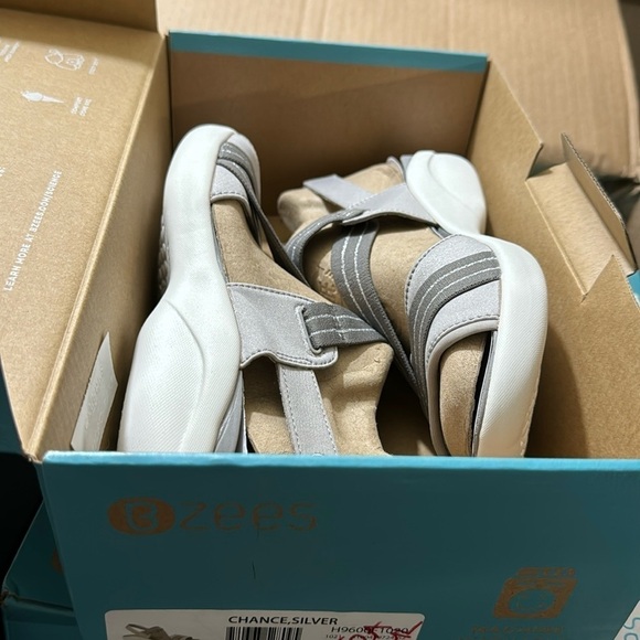 BZEES Chance Washable Strappy Sandals - Picture 2 of 7